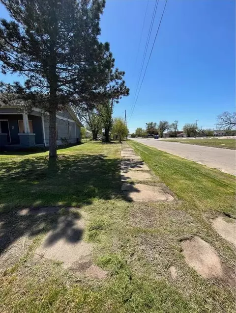 301 E Maple St, Cushing, OK 74023 photo 6