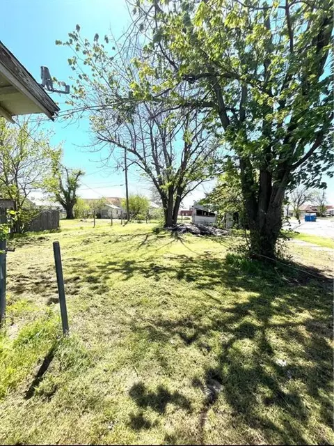 301 E Maple St, Cushing, OK 74023 photo 8