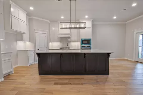 3004 Crossover Ct, Moore, OK 73160
