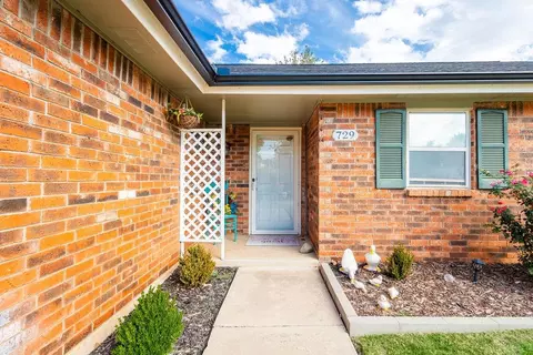 729 Mabel C Fry, Yukon, OK 73099