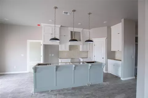 3000 Crossover Ct, Moore, OK 73160