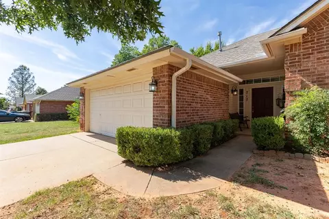717 Old Bugle Rd, Edmond, OK 73003