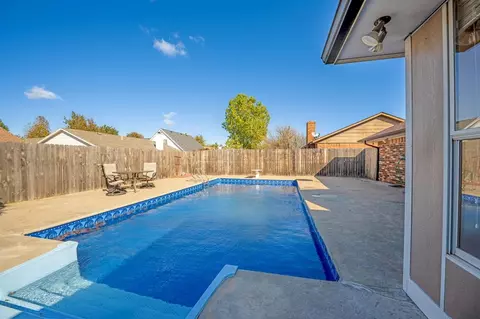 821 Mabel C Fry Blvd, Yukon, OK 73099