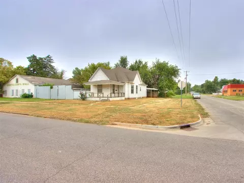727 W Minnesota St, Chickasha, OK 73018