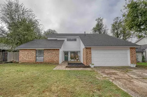 2108 Whiteoak Cir, Norman, OK 73071