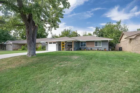 1813 Westminster Pl, Nichols Hills, OK 73120