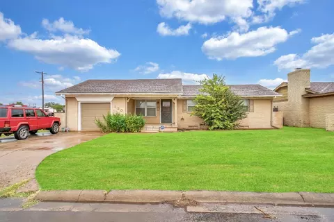 130 Elaine Dr, Cordell, OK 73632