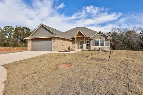 215 Firethorn Way, Noble, OK 73068