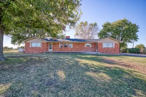 1304 S Clarence Nash Blvd, Watonga, OK 73772