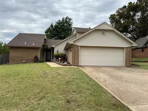 16 Crown Pt, Shawnee, OK 74804