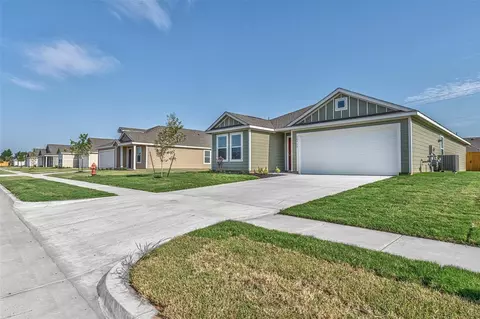 10813 SW 22nd St, Yukon, OK 73099