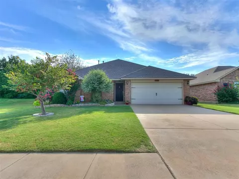 124 N Lockeport Dr, Edmond, OK 73003