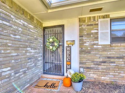 1003 Ridgeway Dr, Yukon, OK 73099