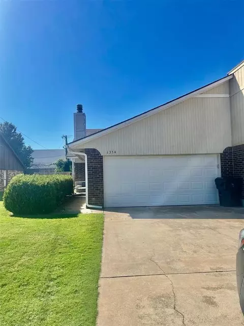 1354 Tina Dr, Midwest City, OK 73110