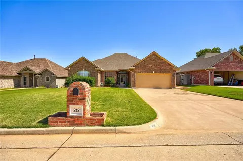212 Stone Creek Rd, Midwest City, OK 73130