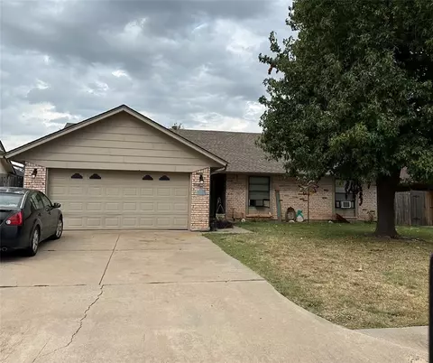 1021 Walsh Ln, Yukon, OK 73099