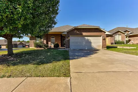 1821 Jordan Dr, Moore, OK 73160