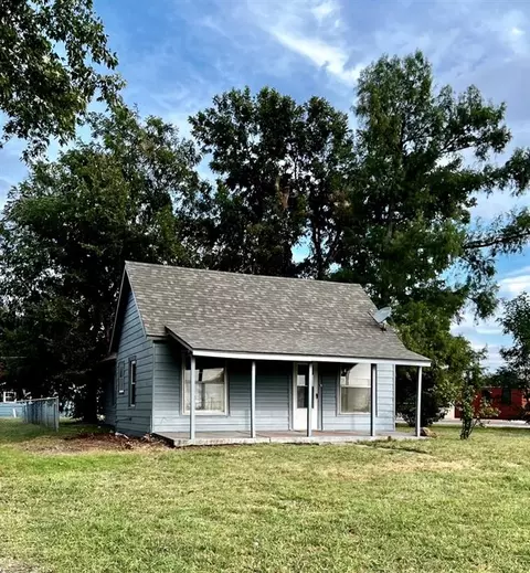 101 N 4th St, Noble, OK 73068