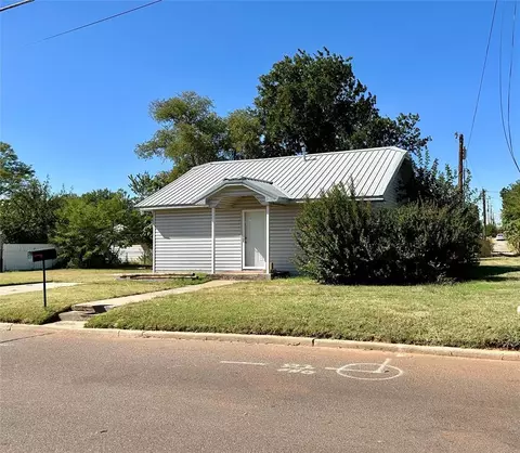 415 S Washington Ave, Elk City, OK 73644