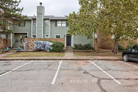 6027 NW 53rd Ter, Warr Acres, OK 73122