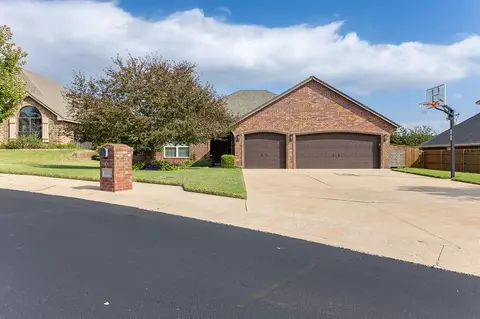 11812 Gwendolyn Ln, Oklahoma City, OK 73131