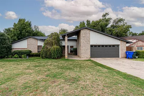 1232 SW Crossroads Ct, Norman, OK 73072