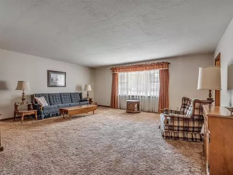 337 Forest Dr, Norman, OK 73069 photo 4