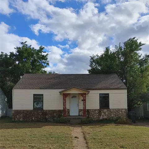 220 W Ercoupe Dr, Midwest City, OK 73110