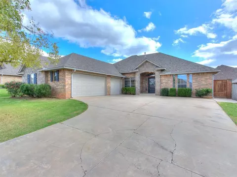 2604 SE 8th St, Moore, OK 73160