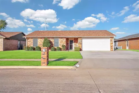 705 Windsor Dr, Altus, OK 73521