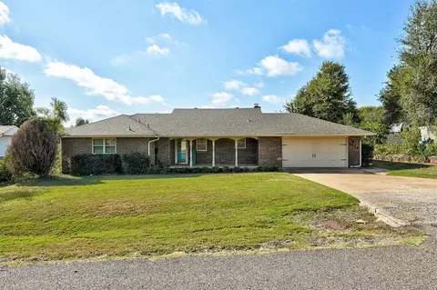 1720 E Cottonwood Ter, Mustang, OK 73064