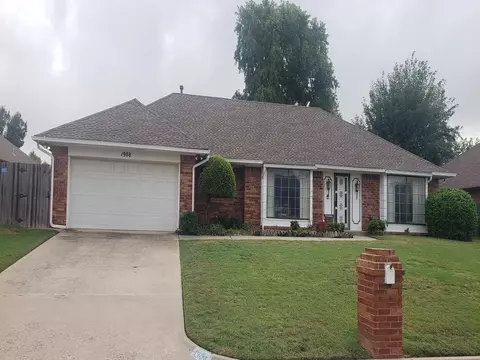 1908 W Edinburg Dr, Yukon, OK 73099