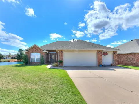716 E Hillcrest Ln, Mustang, OK 73064