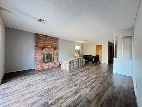 737 E 26th St, Edmond, OK 73013 photo 2