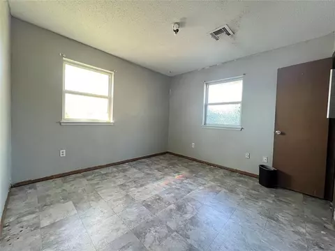 737 E 26th St, Edmond, OK 73013 photo 6
