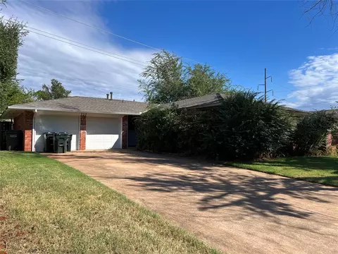 737 E 26th St, Edmond, OK 73013