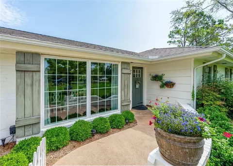 1633 Sawmill Rd, Edmond, OK 73034