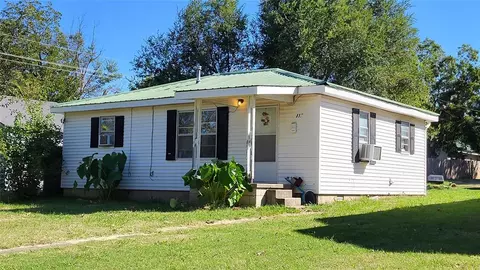 116 S 10th St, Okemah, OK 74859