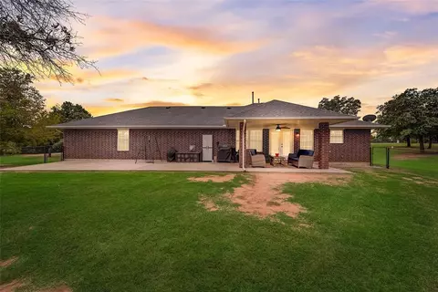 102 Brenda Ln, Mcloud, OK 74851 photo 2