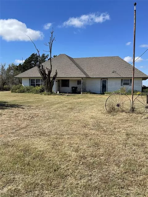 9175 County Road 1130 Rd, Lookeba, OK 73053