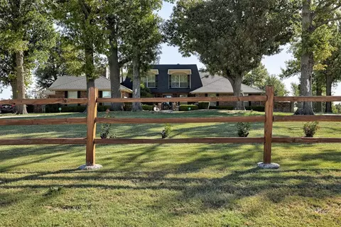 1240 N Yukon Pkwy, Yukon, OK 73099