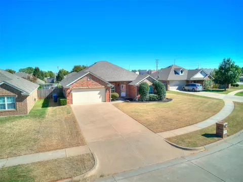 104 N Silver Way, Mustang, OK 73064
