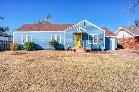 928 S 10th St, Kingfisher, OK 73750