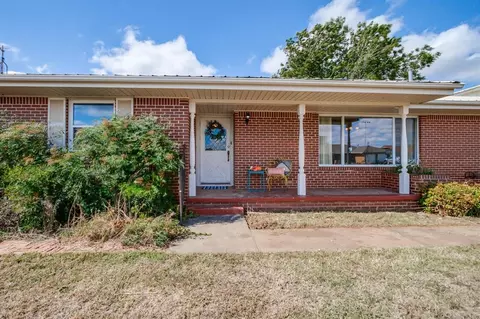 713 S Walnut Ave, Apache, OK 73006 photo 2