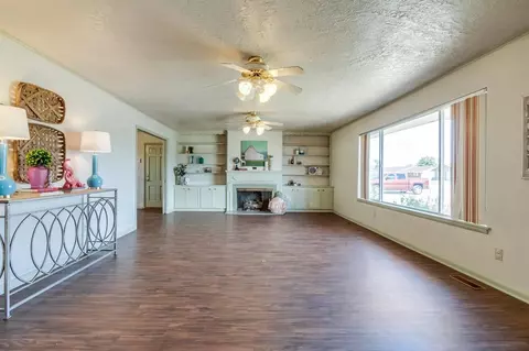 713 S Walnut Ave, Apache, OK 73006 photo 4