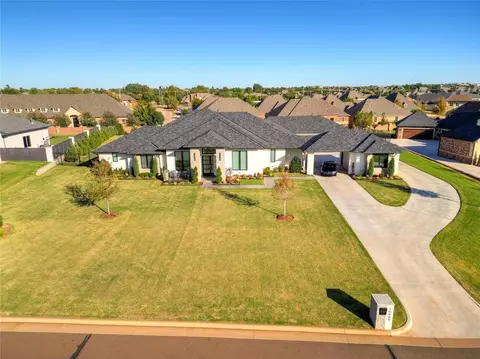 15608 Laguna Dr, Edmond, OK 73013