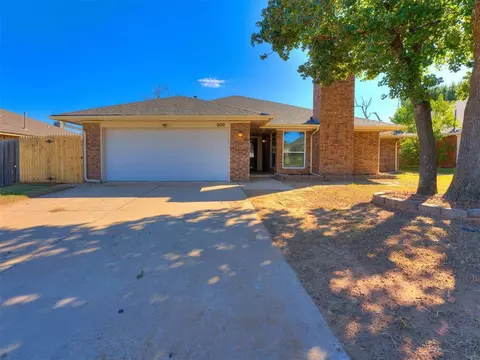 400 Blue Spruce Dr, Midwest City, OK 73130
