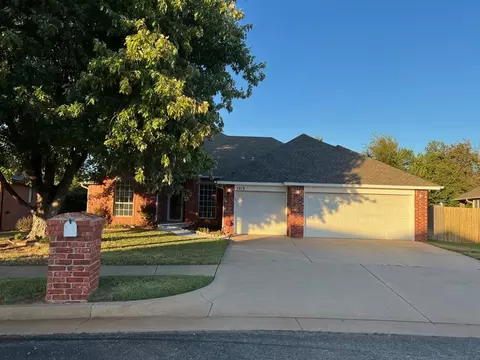1713 Del Simmons Dr, Edmond, OK 73003