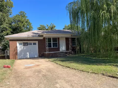 926 W Chickasaw St, Lindsay, OK 73052