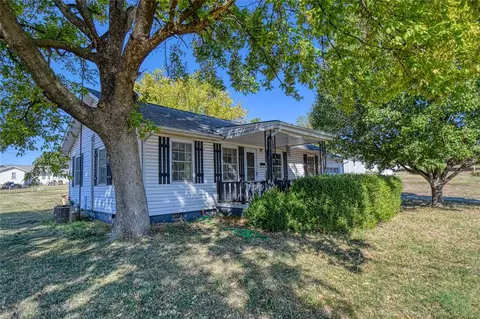 1201 NW 7th St, Lindsay, OK 73052